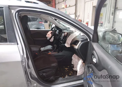 2015 Jeep Cherokee Latitude z USA, uszkodzony, nr VIN 1C4PJMCS9FW690871